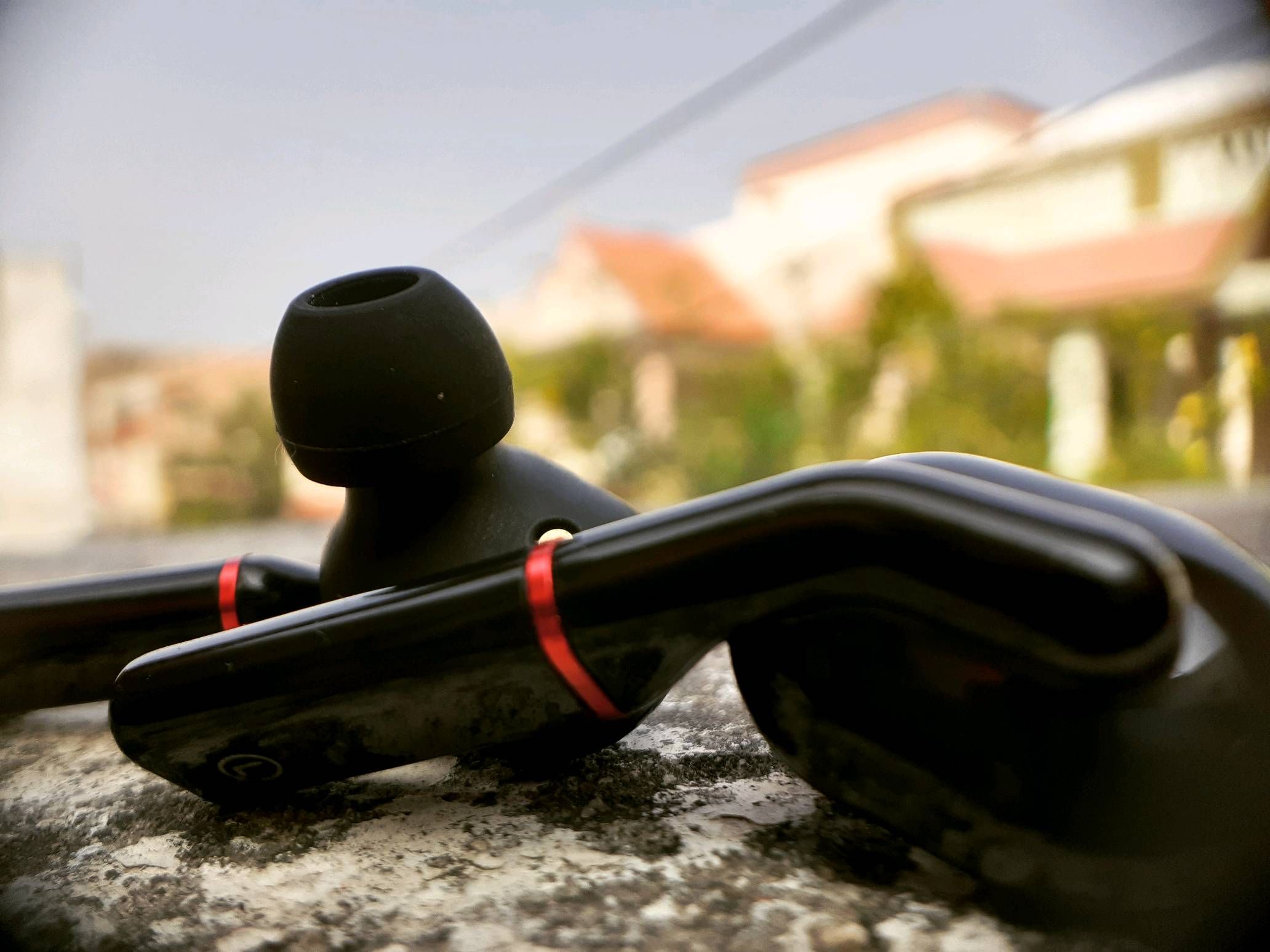 earbuds clicks with galaxy m30 (20x macro lens) Samsung Members