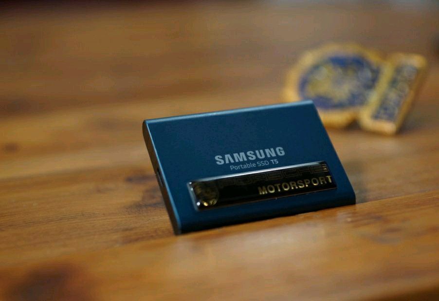 Samsung t7 купить. SSD Samsung t7. T7 Shield SSD. Samsung t7 Shield. SSD Samsung t7 упаковка.