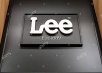 burbank-causa-may-2-2015-lee-jeans-sign-and-logo-lee-is-an-american-brand-of-denim-jeans-W8RXC0_18924.jpg