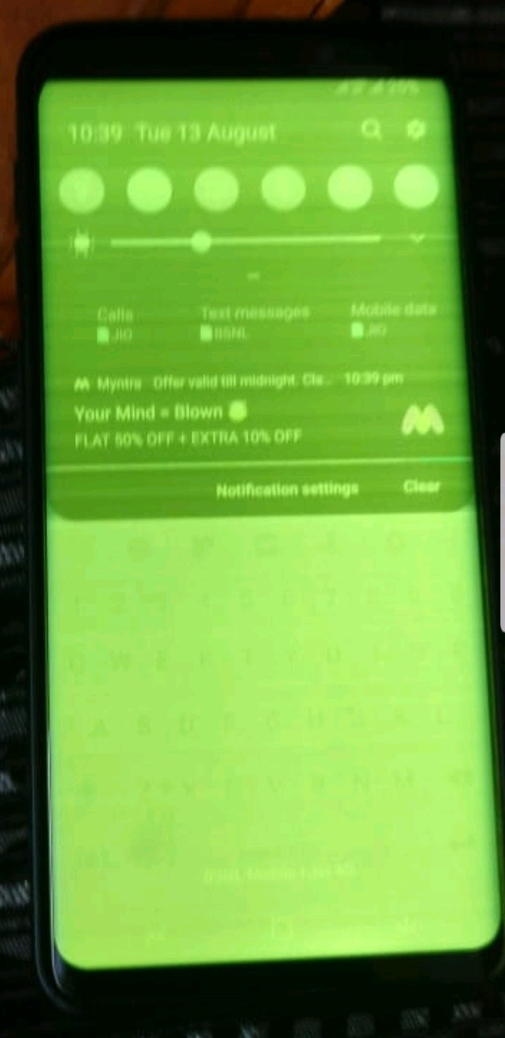 screen becomes green and flickering - Samsung Members
