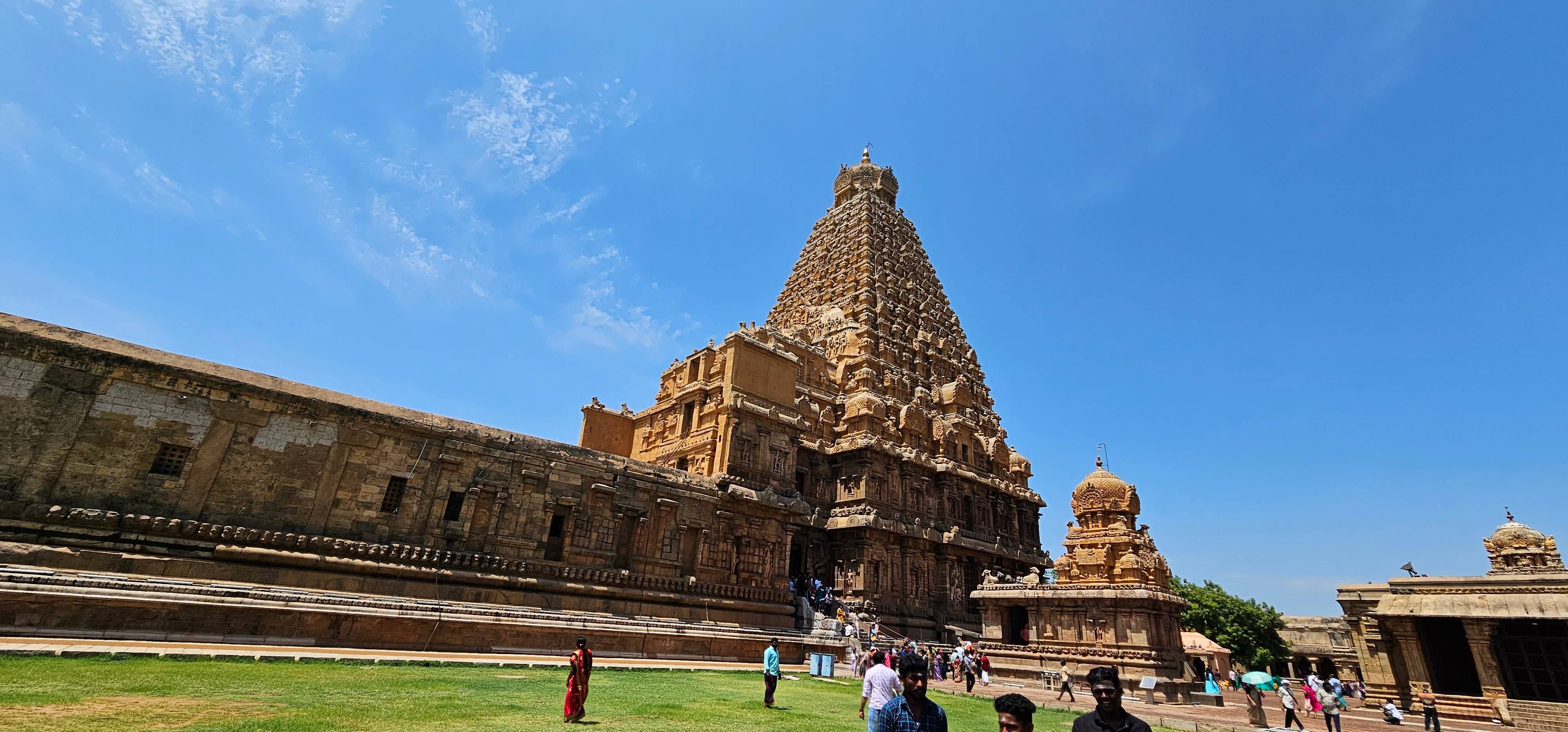 Big temple Thanjavur, Tamilnadu Samsung Members